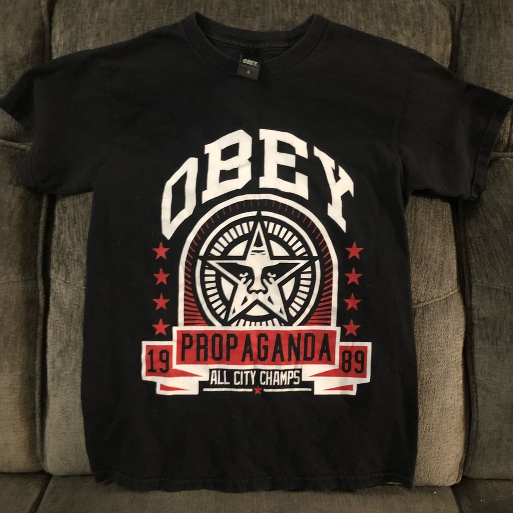 Black obey propaganda graphic T